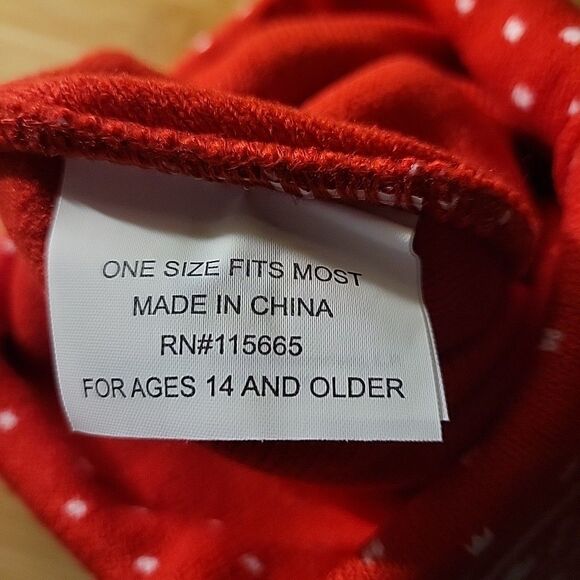 Dr. Seuss Grinch Red Knit Hat with Pom Pom Christmas NEW One Size Ages 14+ - Picture 3 of 3